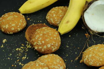  round ginger biscuit with crumbs