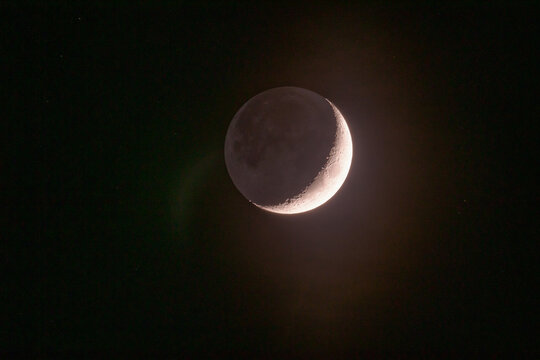 aufgehende Mondsichel am 4 Tag nach Neumond
