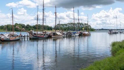 Fototapeta na wymiar Historische Segelboote in Kappeln an der Schlei, Schleswig-Holstein, Deutschland