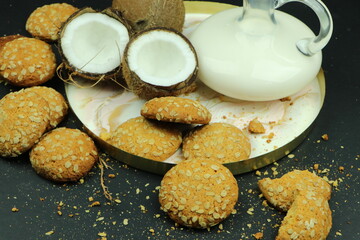  round ginger biscuit with crumbs