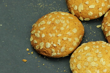  round ginger biscuit with crumbs
