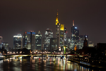 Plakat Frankfurt skyline bei nacht