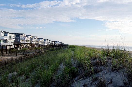 USA, Delaware, Bethany Beach, Beach houses along sand dune
