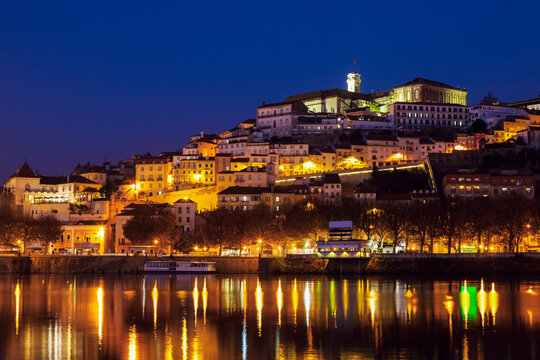 Portugal, Centro Region, Coimbra, Panorama of Coimbra across Mondego River