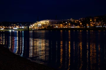 Foto op Plexiglas Belgrade, Serbia - 2020, December 11. View on shopping mall from Ada peninsula at night. © Irina