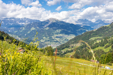 Fototapeta na wymiar schöne Landschaft in der Schweiz in Valzeina im Prättigau in Graubünden