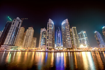 Fototapeta na wymiar DUBAI, UAE - DECEMBER 10, 2016: Skyscrapers in Dubai Marina at night, UAE