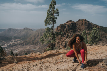 Naklejka premium Friends Explore Nature Outdoors Concept