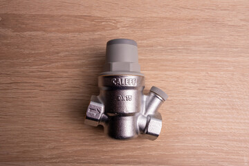 White coated bronze pressure relief valve for domestic water supply. Water reducer 1/2 inch adjustable.