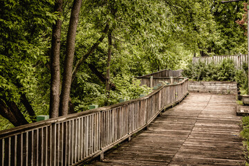 Fototapeta na wymiar wooden bridge in the middle of a provincial park