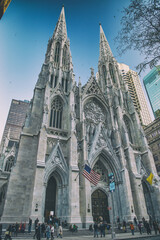 Fototapeta na wymiar NEW YORK CITY - OCTOBER 2015: St Patrick Cathedral in Manhattan on a beautiful autumn day