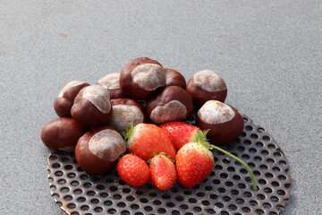 Kastanien und Erdbeeren
