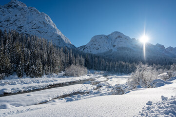 Fototapeta premium Foto scattate a Sappada nell'inverno 2020, dove da tempo mancava tanta neve e purtroppo nessuno sciatore ha potuto approfittare di queste bellissime montagne