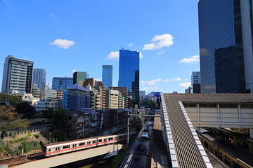 御茶ノ水駅と神田川風景