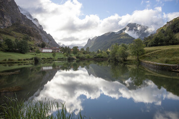 Fototapeta premium Parque Natural Nacional de Somiedo, Valle del Lago, Asturias.