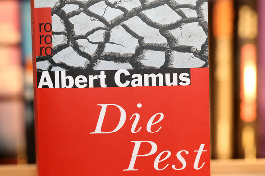 Nahaufnahme Vom Roman „Die Pest“ Von Albert Camus