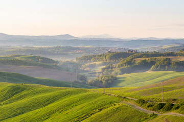 Obraz premium Rolling landscape with morning fog in the valley