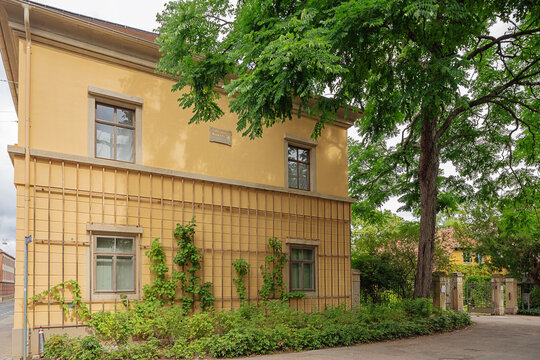 The house where Franz Liszt lived from 1869 till 1886 as mentioned on the plaque on the side facade. The house in in the Park on the Ilm in Weimar