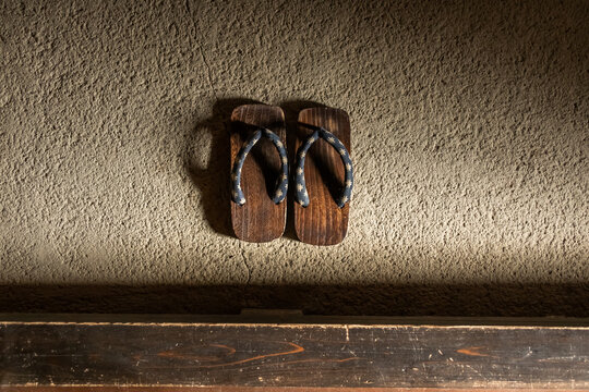 草履　Japanese traditional old footwear (zouri)