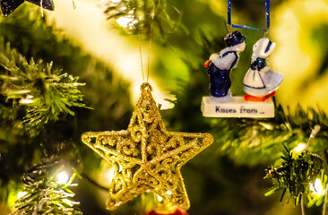 Christmas tree decorations. Delft pottery idols with couples kissing.