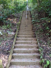 登山道に続く石階段