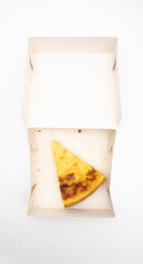 un flan nature dans une boîte