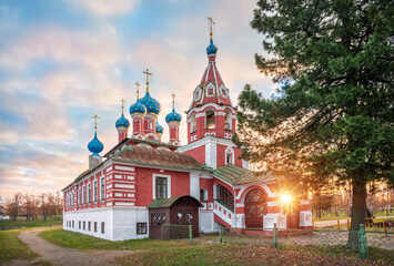 Fototapeta na wymiar Church of Dmitry on the Blood in the Kremlin of Uglich