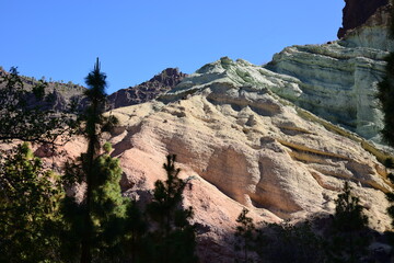 Fototapeta na wymiar bunte Felsen auf Gran Canaria