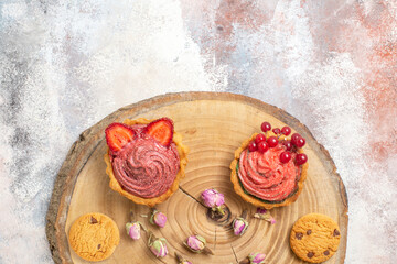Fototapeta na wymiar top view delicious creamy cakes with cookies on light background sweet candy biscuit