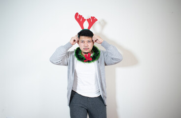 Handsome men hold decorations on christmas day
Concept of happiness during the festive season