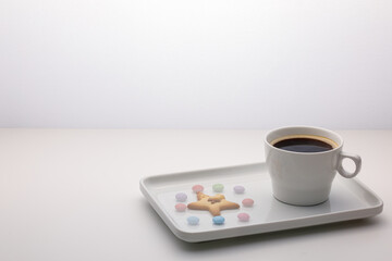 Kaffeetasse mit Plätzchen