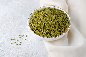 Raw mung beans (Vigna radiata). Green kidney