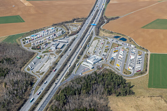 Autobahn-Rasthof und Tankstelle