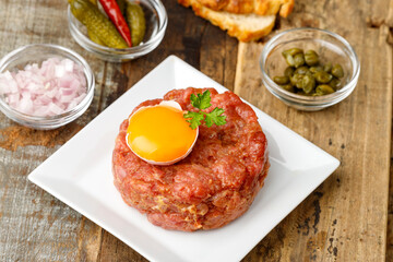 steak tartare with egg