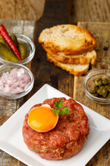 steak tartare with egg