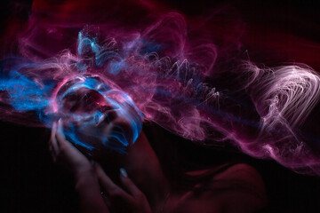 Obraz premium light painting portrait, new art direction, long exposure photo without photoshop, light drawing at long exposure 