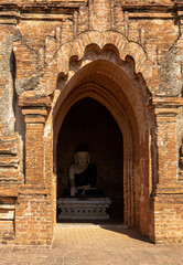 Bouddha d'une temple à Bagan, Myanmar 