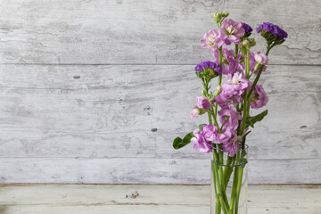 スターチスとストックの花束