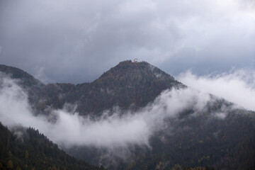 particolare situazione di luce-ombra con gli ultimi raggi di sole che filtrano
