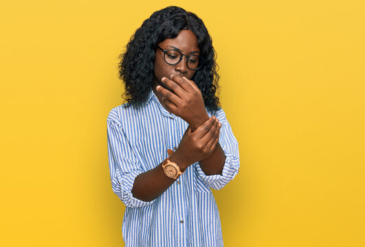 Beautiful african young woman wearing casual clothes and glasses suffering pain on hands and fingers, arthritis inflammation