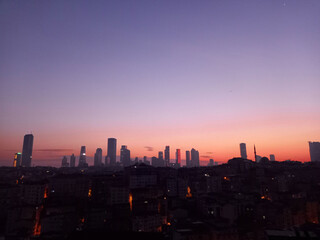 Fototapeta na wymiar city view just before sunrise