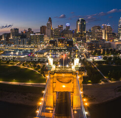 Fototapeta na wymiar Cincinnati, Ohio, USA skyline at twilight