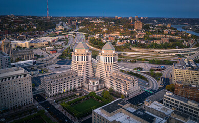 Fototapeta premium Cincinnati, Ohio, USA skyline at twilight