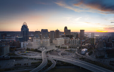 Naklejka na ściany i meble Cincinnati, Ohio, USA skyline at twilight