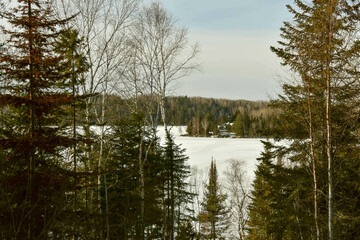 Obraz premium Winter landscape around a lake in Quebec, Canada, in December