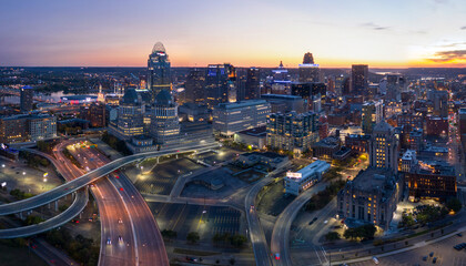 Twilight panoramic view of Cincinnati, Ohio - obrazy, fototapety, plakaty