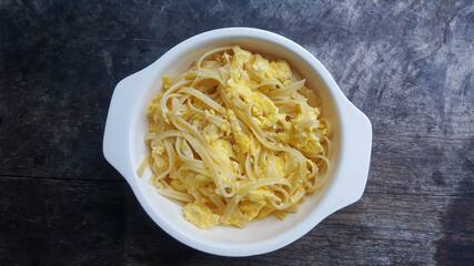 Pasta with scramble egg