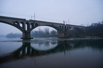 Fototapeta na wymiar bridge over the river thames