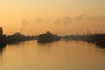 Fototapeta premium Frankfurt Griesheim Industrie Chemie Sonnenuntergang