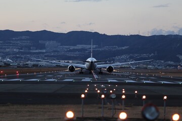 touch down at itami airport © 光二 岡藤